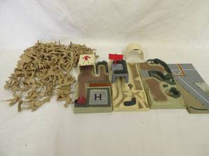 lot 1370 image: Toy Army Soldiers (Brown)