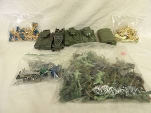 lot 1372 image: Army Soldiers and Tanks
