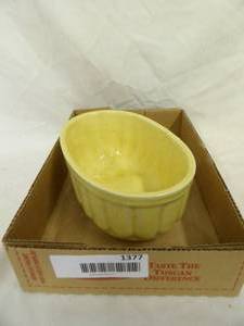 lot 1377 image: USA Pottery Bowl