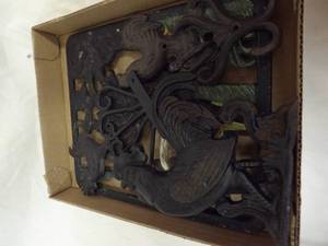 lot 1391 image: Cast Rooster Decor