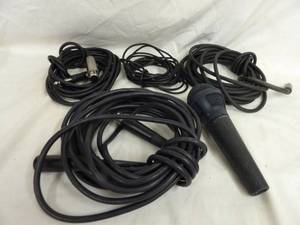 lot 1422 image: Microphone and Cords