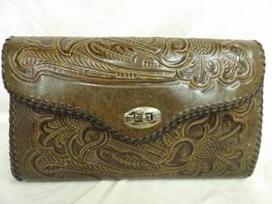 lot 1423 image: Vintage Tooled Leather Purse
