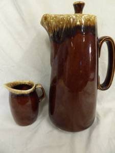 lot 1469 image: Hull Coffee Pot and Creamer