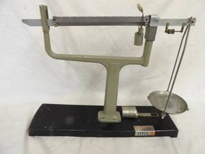 lot 1470 image: Cenco Scale