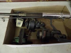 lot 1487 image: Fishing Pole 3 Reels-Need Work
