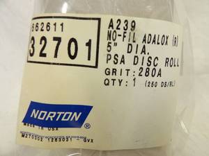 lot 1490 image: Sanding Discs, 250 Norton Sanding Disc 5