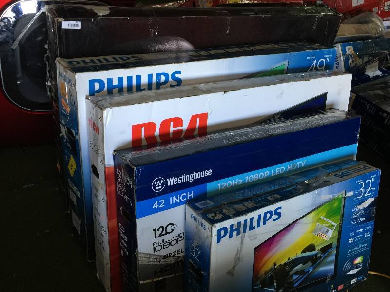 lot 8722 image: GROUP 3-  4 FLAT SCREEN TVS  32  TO 60