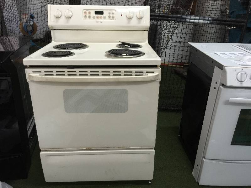 lot 8703 image: HOTPOINT ELECTRIC SELF CLEANING STOVE