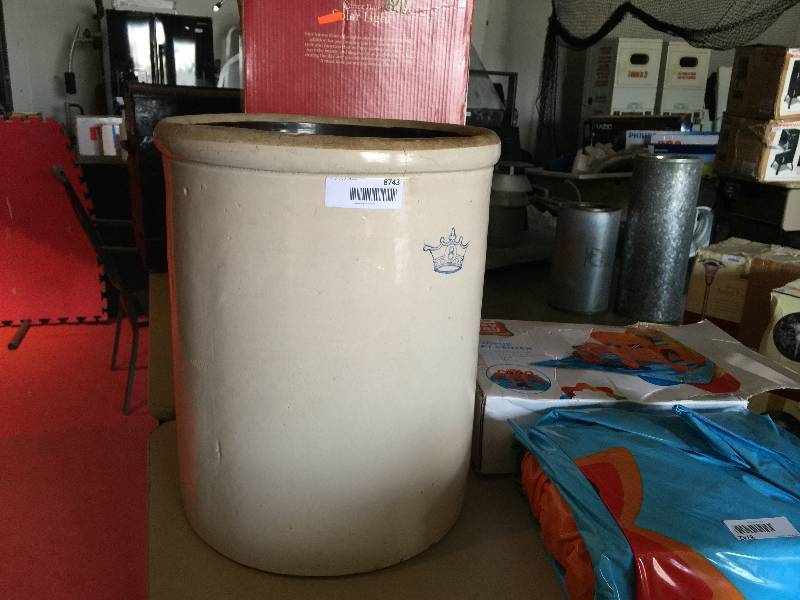 lot 8743 image: BIG POT  THIS CERAMIC POT IS APPROX 13 WIDE AND 16 TALL