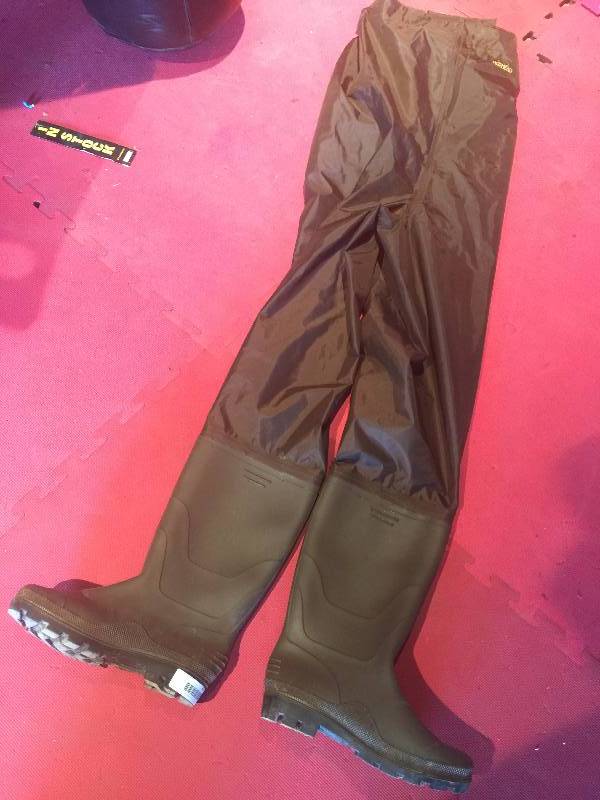 lot 8747 image: RedHead Bone-Dry Boot-Foot Chest Waders for Men, Ladies