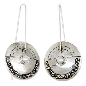 lot 24034 image: Handmade Moonlight Sand Unique Freshwater Pearl Earrings (Indonesia)