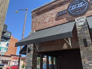 lot 103 image: Black outdoor awning