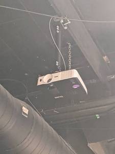 lot 4274 image: HDMI BENQ projector