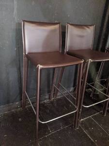 lot 4351 image: (2) Brown leather chairs