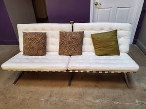 lot 4375 image: 6ft Off White Faux Leather Couch