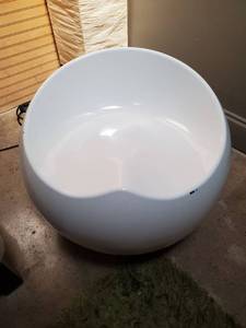 lot 4378 image: (3) Plastic Modern Low Profile Chair