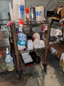 lot 4400 image: 3 Tier rolling cart