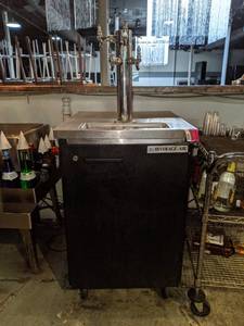 lot 4404 image: Beverage Air kegerator