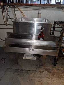 lot 4407 image: Ice well with speed rails