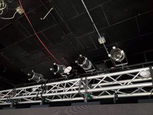 lot 4420 image: (4) Silver Par 56 Can Lights