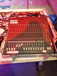 lot 2293 image: Mackie 16 Channel Mixer CR1604-VLZ