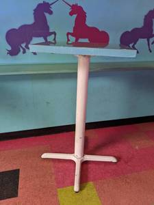 lot 2333 image: 2ft x 2ft Square table