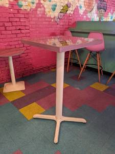 lot 2334 image: 2ft x 2ft Square table