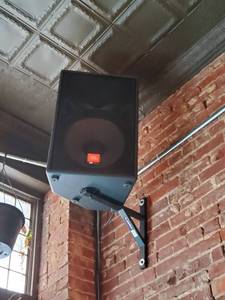 lot 2411 image: (2) JBL Mpro 115 Speakers