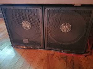 lot 2412 image: (2) JBL MPRO 118 Speakers