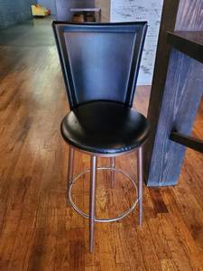 lot 2424 image: Black Bar Chair