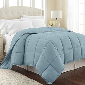lot 5540 image: Vilano Springs Premium Quality Over-Sized All-Season Down-Alternative Comforter, Sky Blue, King  California King