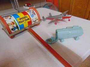 lot 3242 image: Musical Push Chime, Airplane and more
