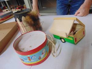 lot 3249 image: Two Drums and a Tonka Plastic Camping Trailer