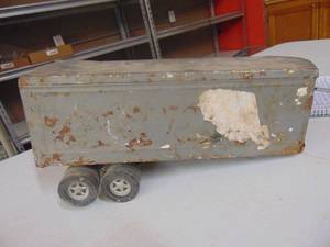 lot 3255 image: Gray Metal Trailer