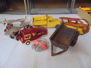 lot 3257 image: Tonka Traveler, Strutco Dump Truck, Roller Skates