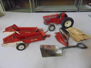 lot 3261 image: Ertl Tractor and Metal Toys