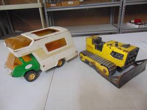 lot 3267 image: Tonka Camper and Bulldozer