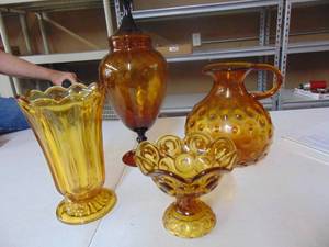 lot 3272 image: Brown Glassware