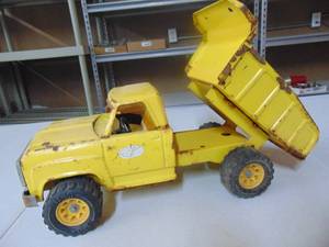 lot 3286 image: Tonka Dump Truck