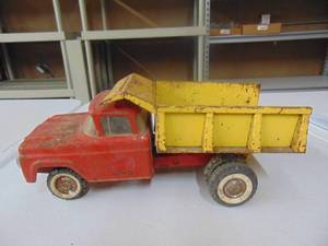 lot 3288 image: Nylint Dump Truck