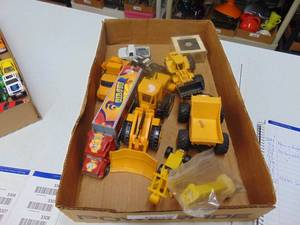 lot 3300 image: Miscellaneous Plastic Trucks, toys