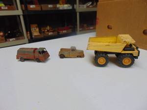 lot 3314 image: Three Metal Trucks
