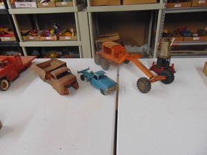 lot 3323 image: Strutco Road Grater and More