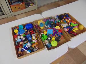 lot 3326 image: Assorted Plastic Toys