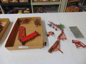 lot 3330 image: Metal Farm Toys
