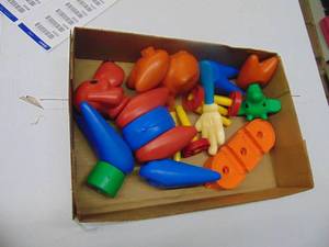 lot 3332 image: Assorted Plastic Childrens Toys