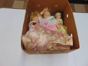 lot 3336 image: Three Vintage Dolls