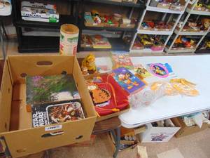 lot 3359 image: Assorted Garfield Toys
