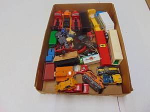 lot 3360 image: Hot Wheels Pieces