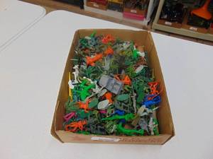 lot 3362 image: Vintage Plastic Men - Marx